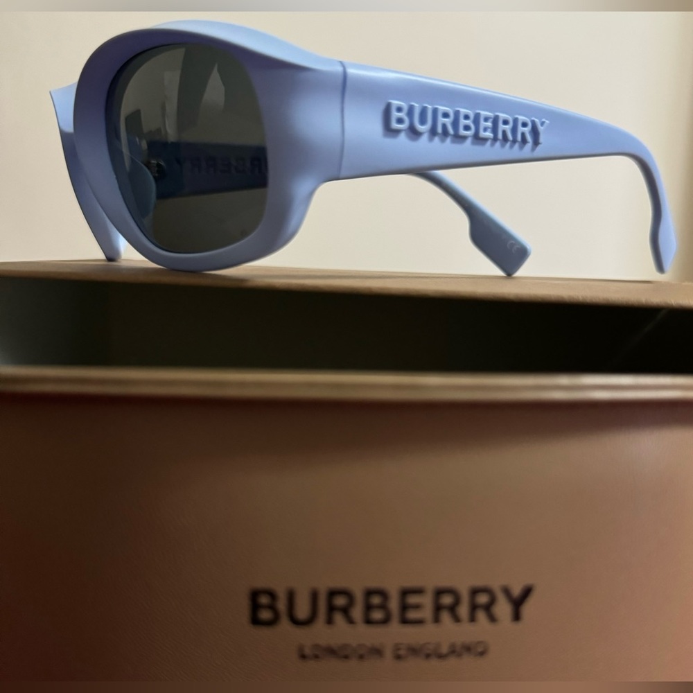 BURBERRY Sunglasses